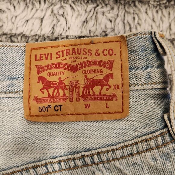 Light wash, button fly, seriously distressed, majorly cropped jeans size 29! - Picture 7 of 10